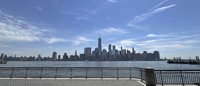 photo of the manhattan skyline from the jersey city exchange place waterfront