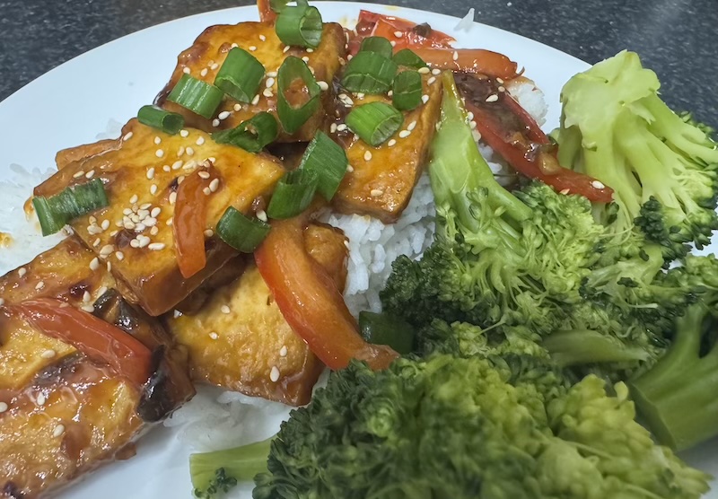 photo of braised tofu with red bell pepper, rice and broccoli