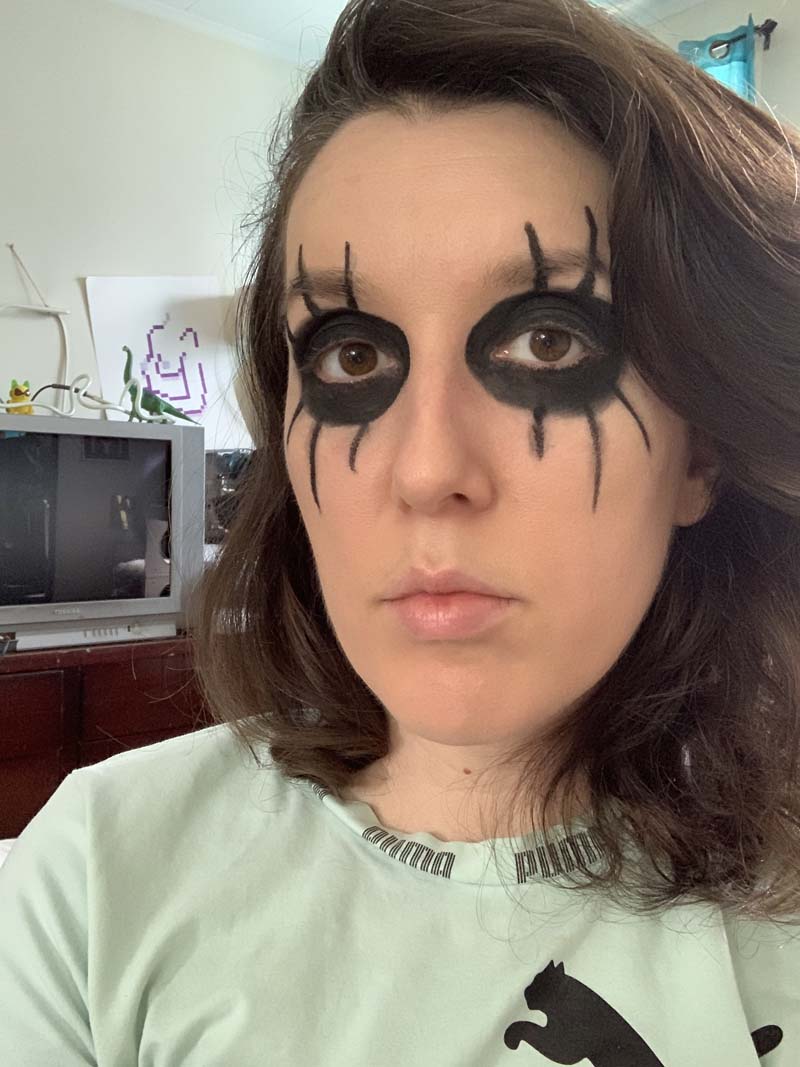 me with a few lines drawn out of my eye circles using the eyeliner
